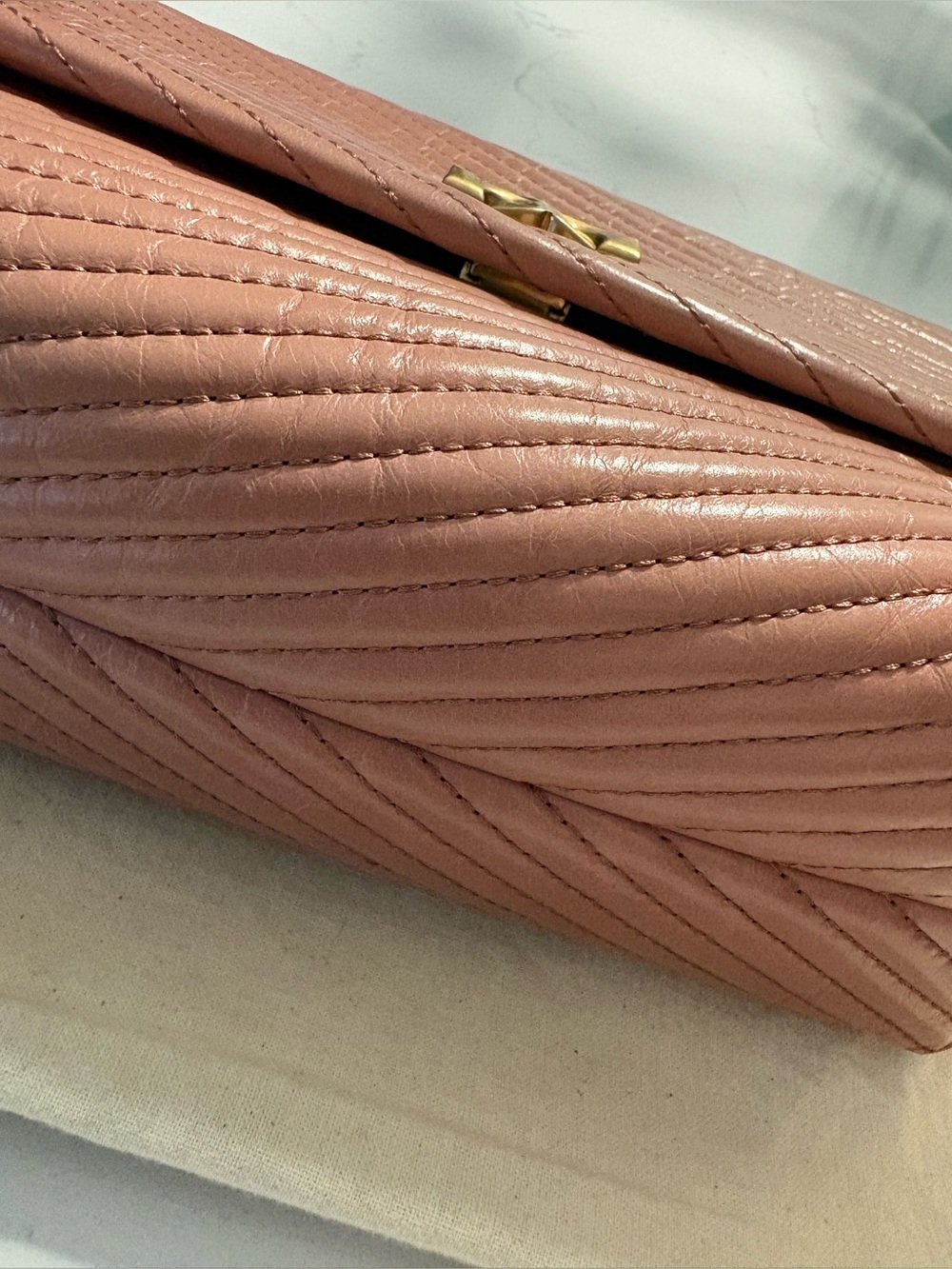EUC Tory Burch LG Kira in distressed leather - Picture 14 of 15